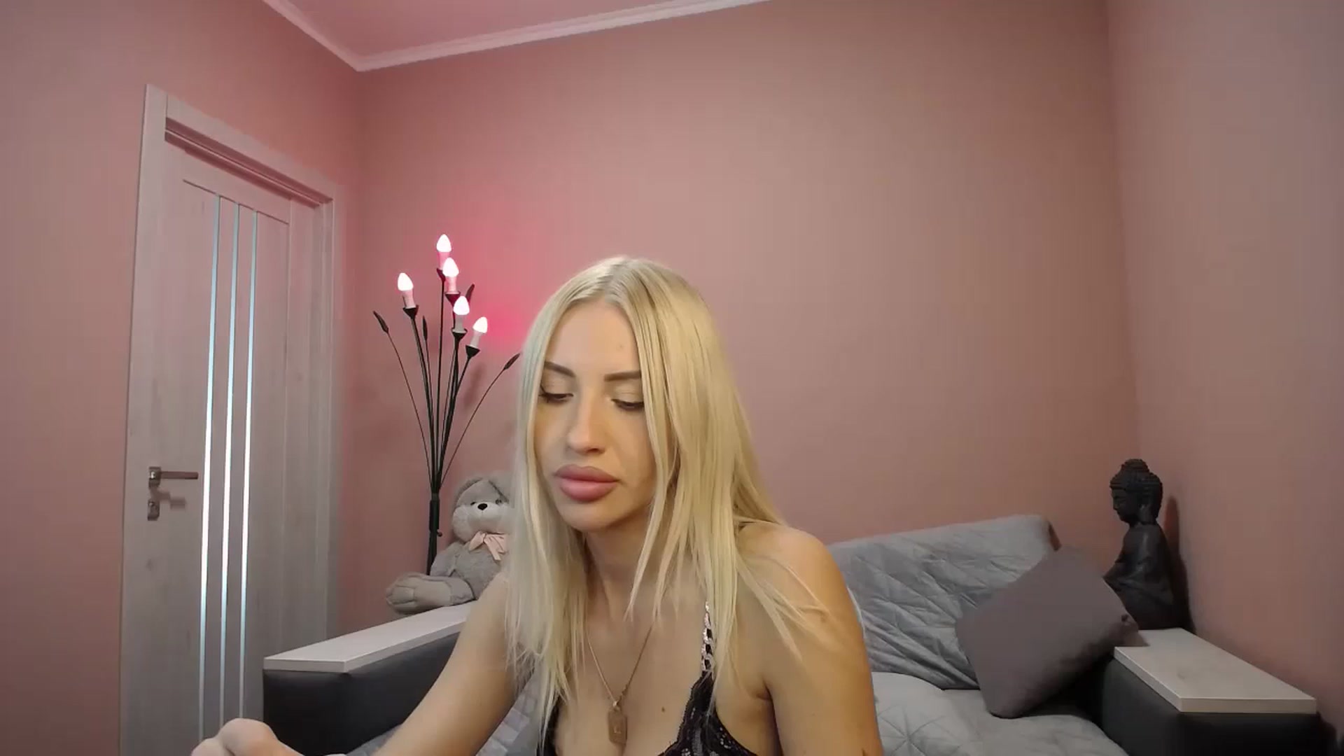 Gallery image thumbnail from KimKalash's myfreecams stream on, 09/25/2023, 09:35 image 7 of 20