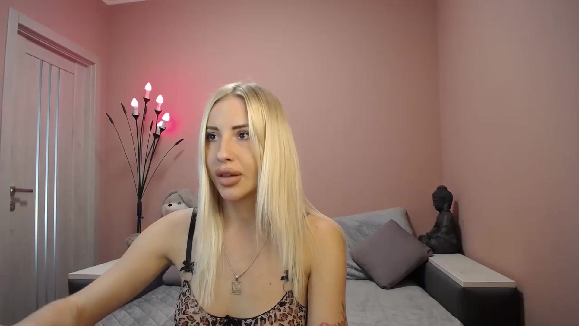 Gallery image thumbnail from KimKalash's myfreecams stream on, 09/29/2023, 08:41 image 16 of 20