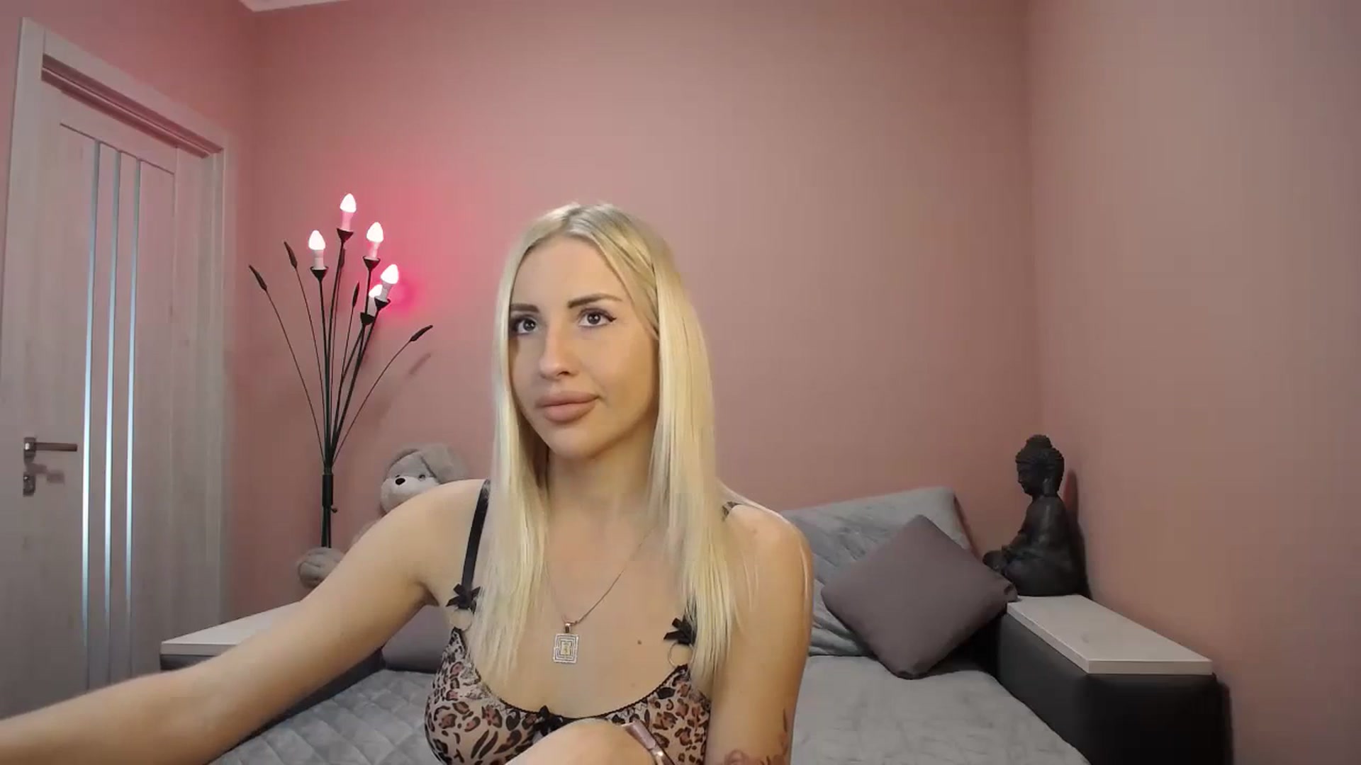 Gallery image thumbnail from KimKalash's myfreecams stream on, 09/29/2023, 08:41 image 15 of 20