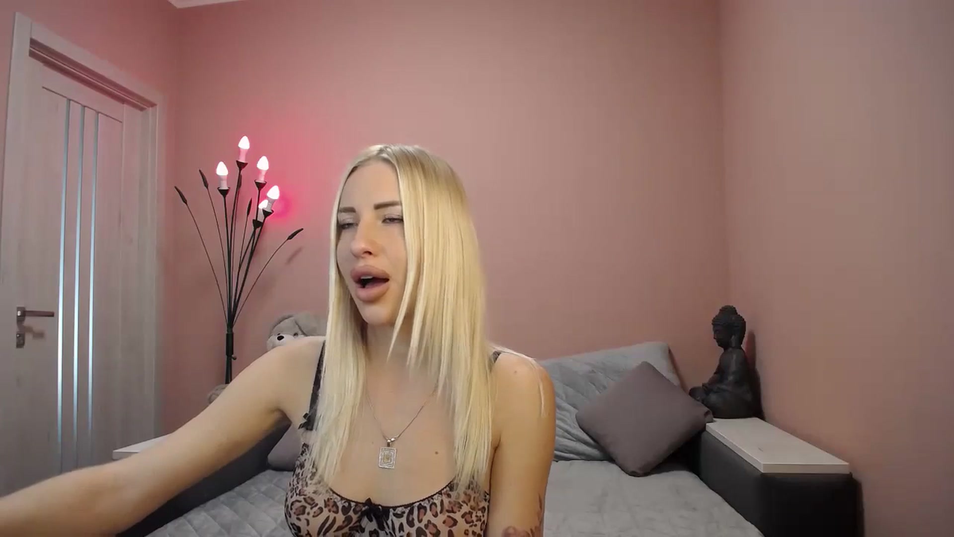 Gallery image thumbnail from KimKalash's myfreecams stream on, 09/29/2023, 08:41 image 13 of 20