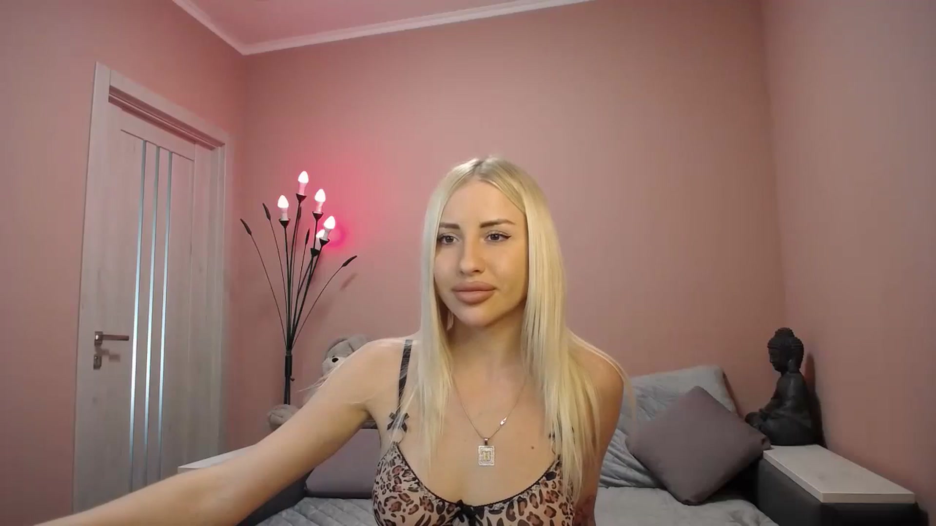 Gallery image thumbnail from KimKalash's myfreecams stream on, 09/29/2023, 10:46 image 18 of 20