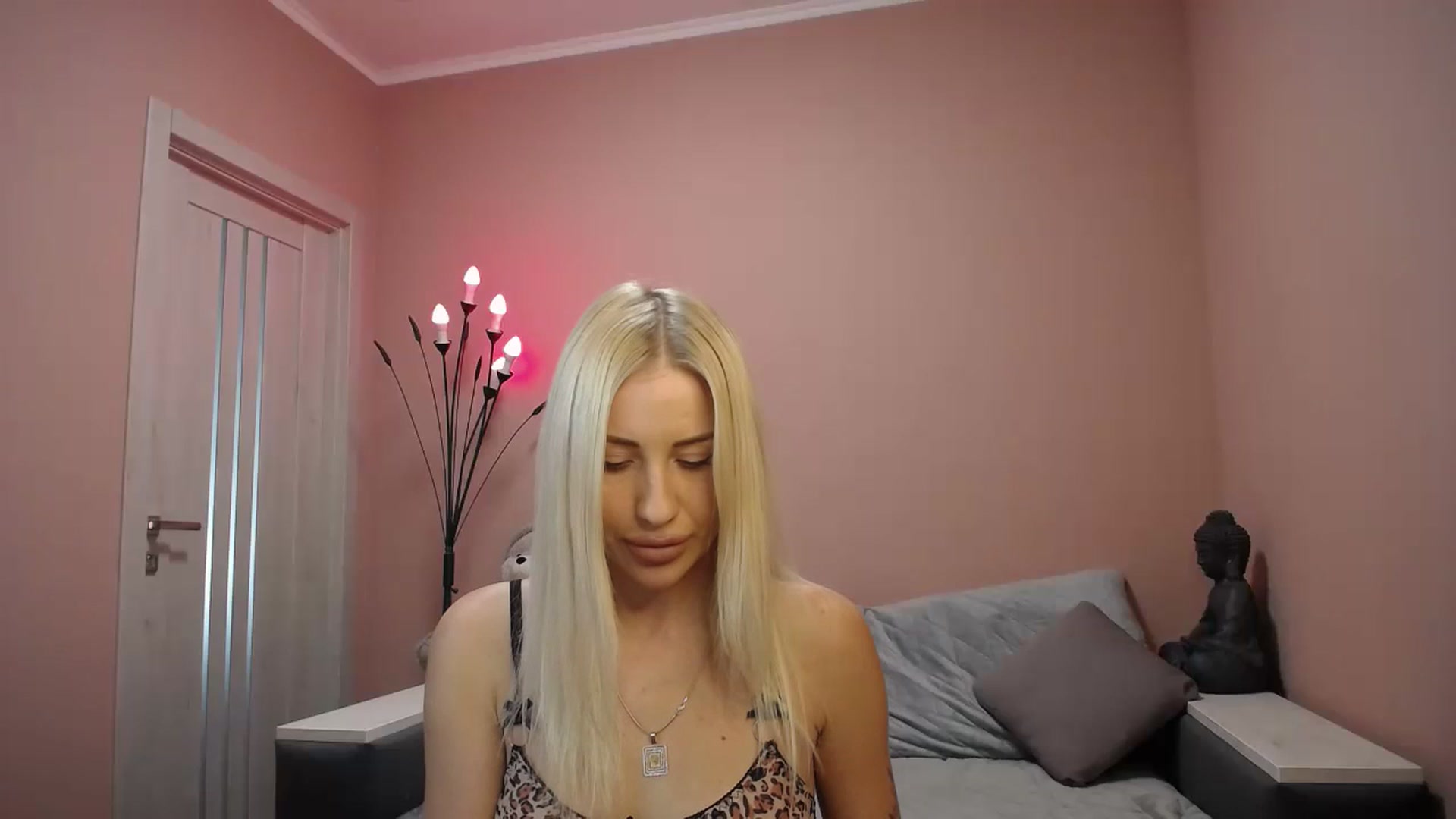 Gallery image thumbnail from KimKalash's myfreecams stream on, 09/29/2023, 10:46 image 13 of 20