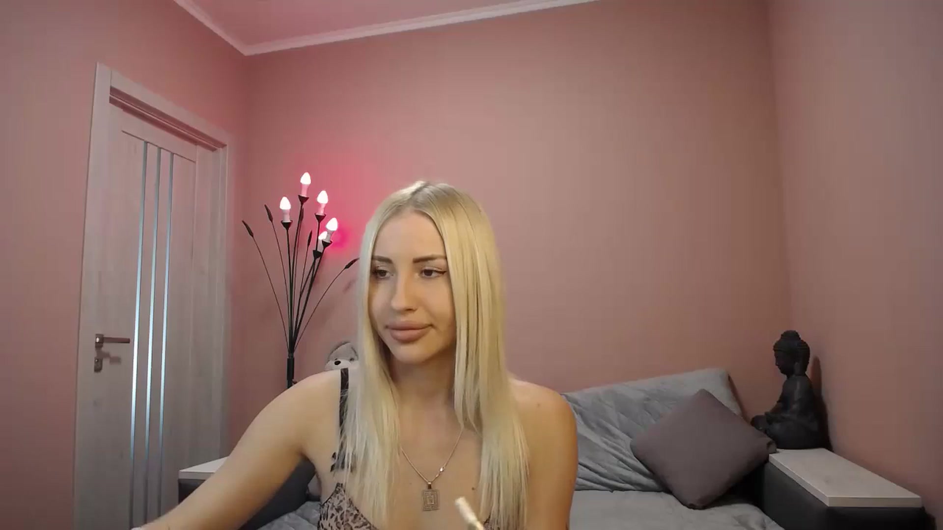 Gallery image thumbnail from KimKalash's myfreecams stream on, 09/29/2023, 10:46 image 3 of 20