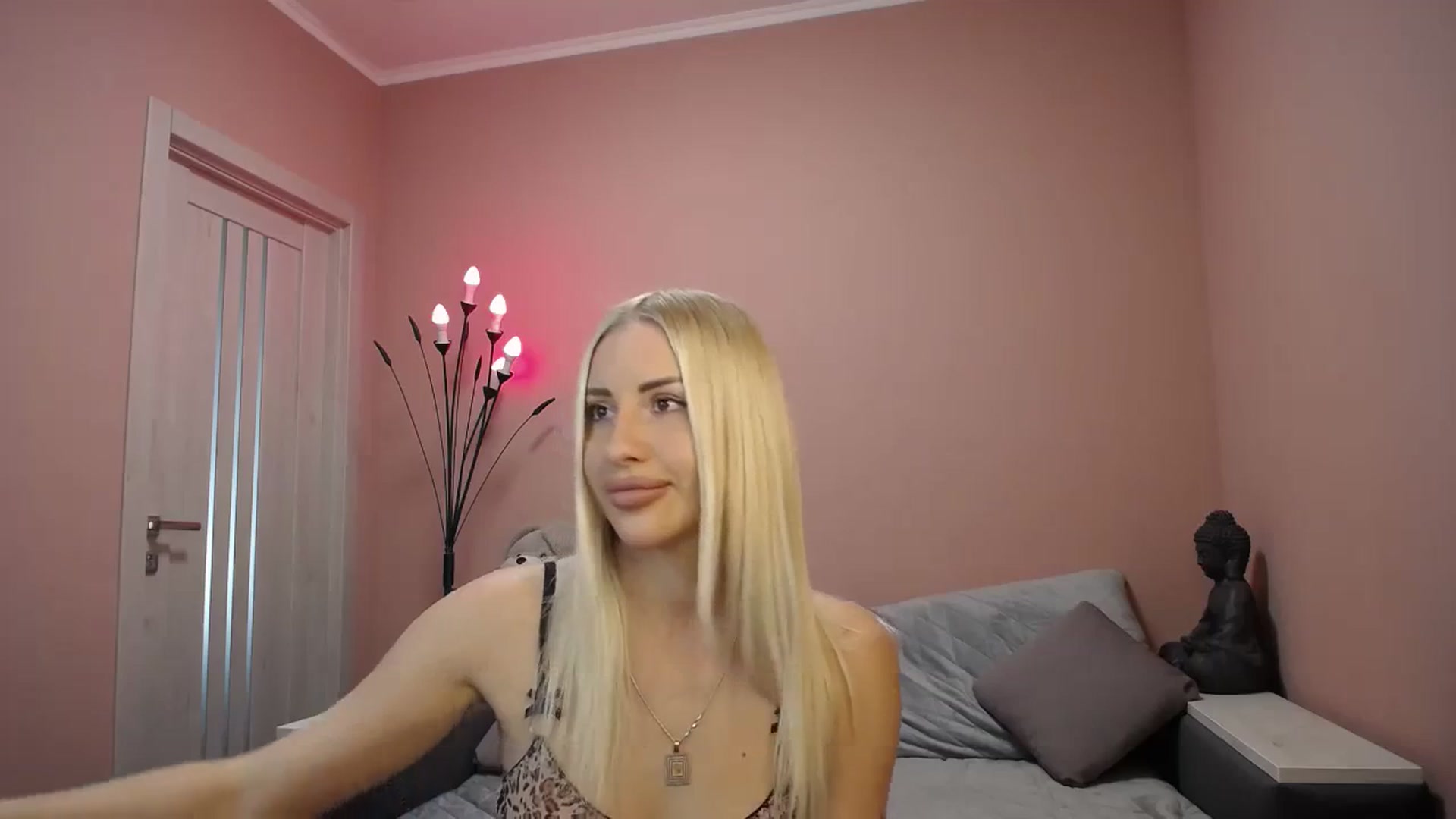 Gallery image thumbnail from KimKalash's myfreecams stream on, 09/29/2023, 10:46 image 4 of 20