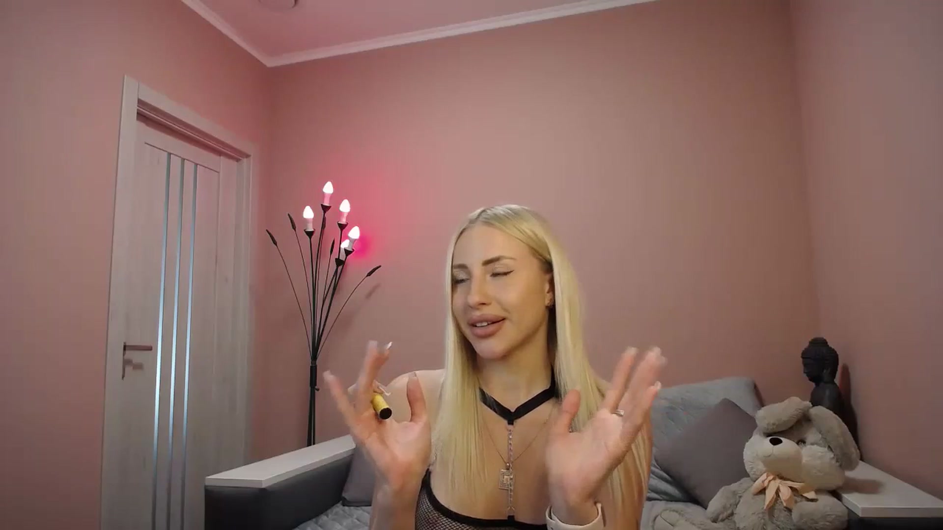Gallery image thumbnail from KimKalash's myfreecams stream on, 10/03/2023, 10:43 image 6 of 20