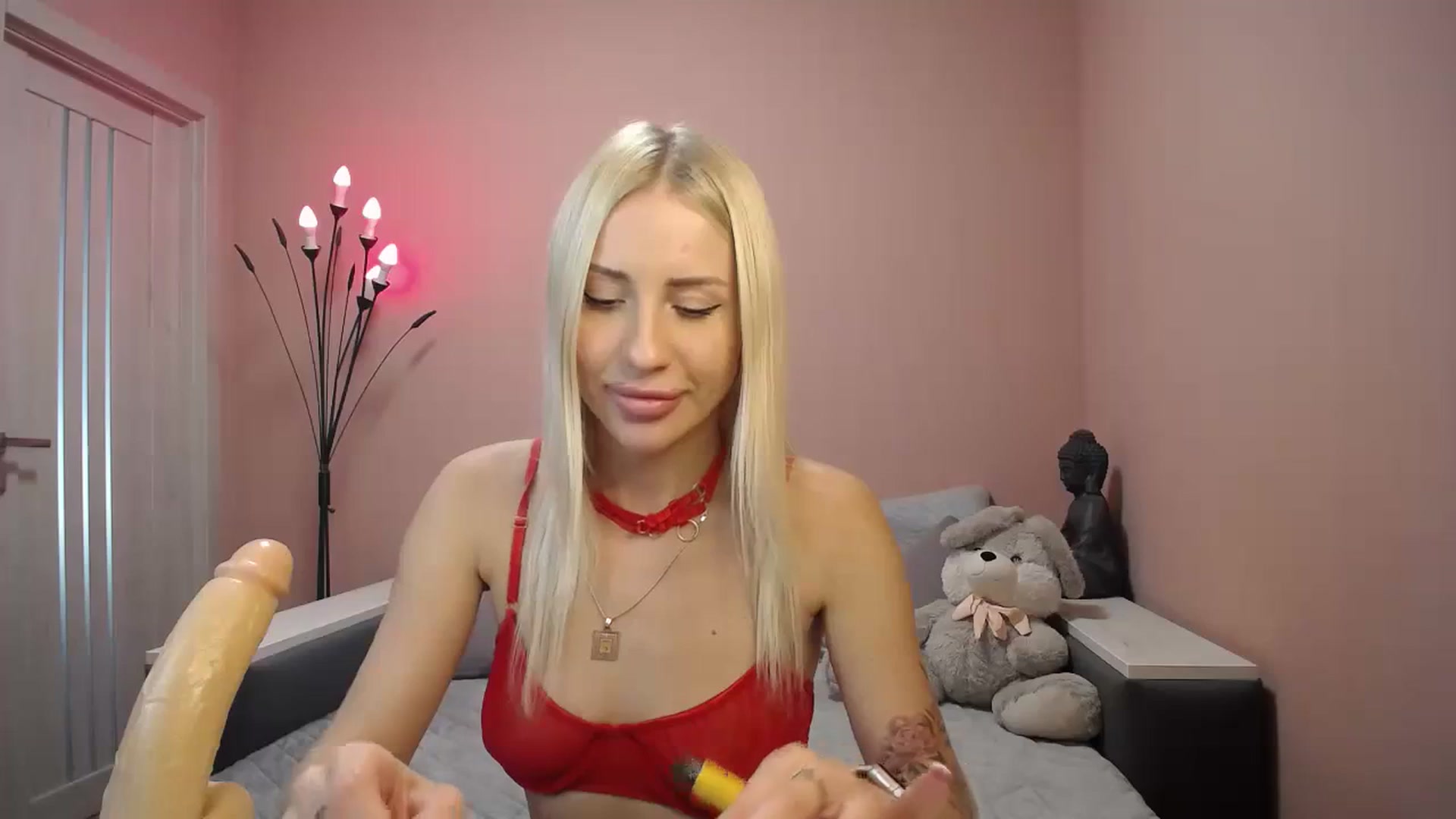 Gallery image thumbnail from KimKalash's myfreecams stream on, 10/04/2023, 09:20 image 9 of 20