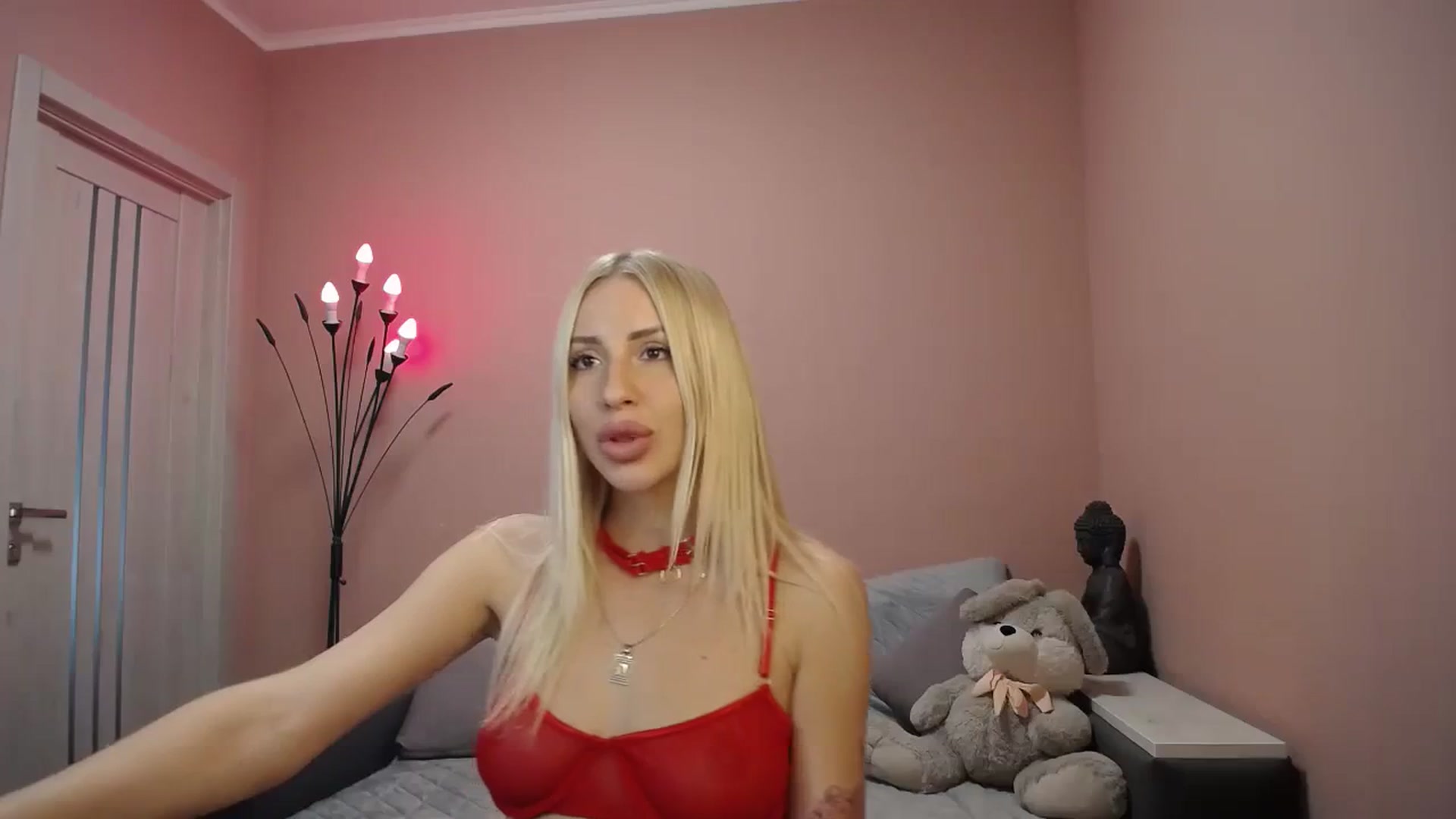 Gallery image thumbnail from KimKalash's myfreecams stream on, 10/04/2023, 09:20 image 18 of 20