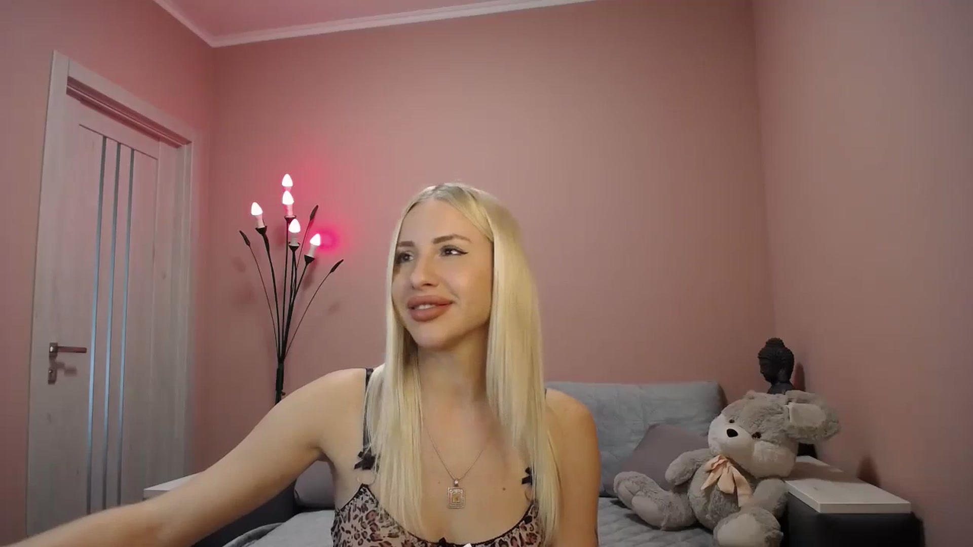 Gallery image thumbnail from KimKalash's myfreecams stream on, 10/06/2023, 09:22 image 3 of 20