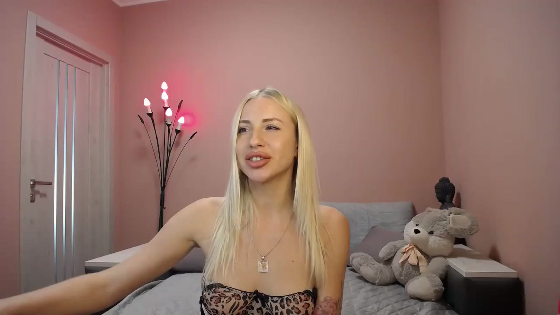 Gallery image thumbnail from KimKalash's myfreecams stream on, 10/06/2023, 10:15 image 1 of 20