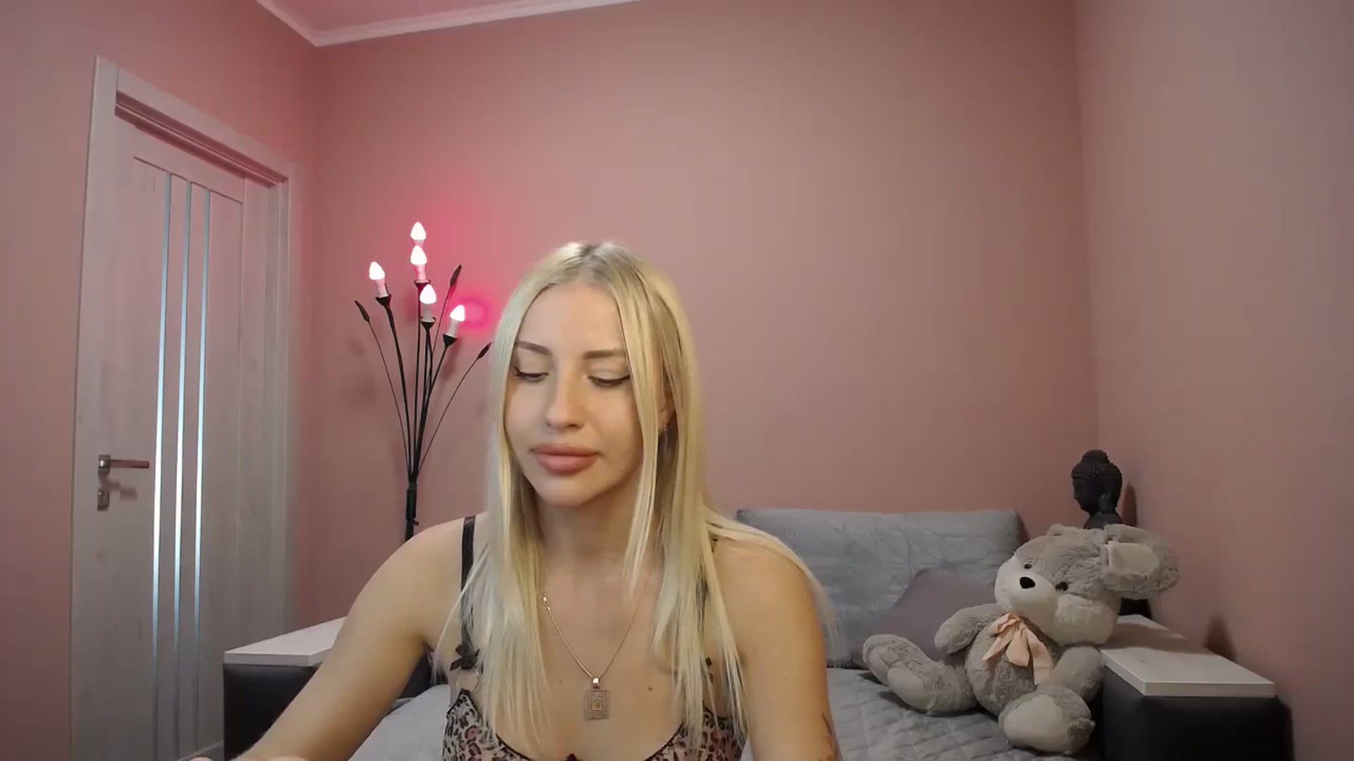 Gallery image thumbnail from KimKalash's myfreecams stream on, 10/06/2023, 10:15 image 19 of 20