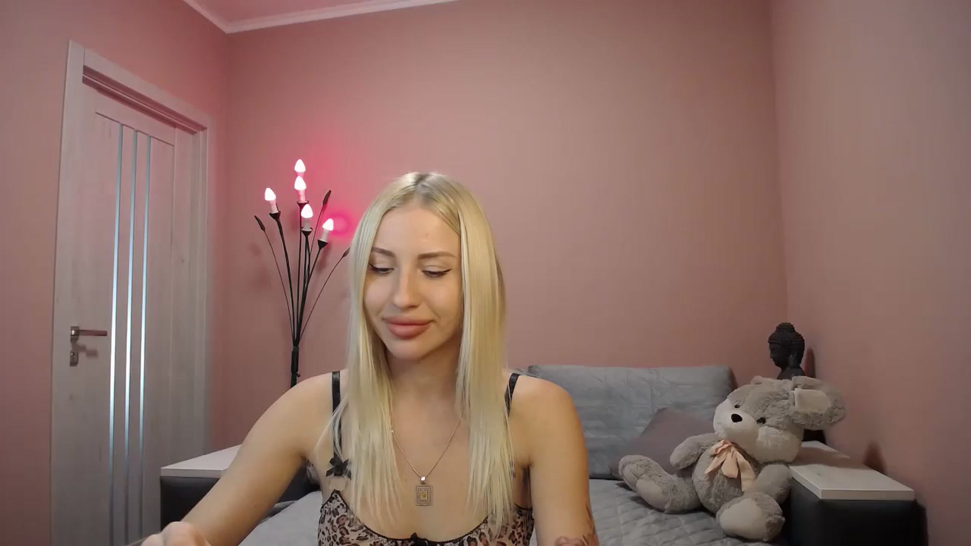 Gallery image thumbnail from KimKalash's myfreecams stream on, 10/06/2023, 10:15 image 15 of 20