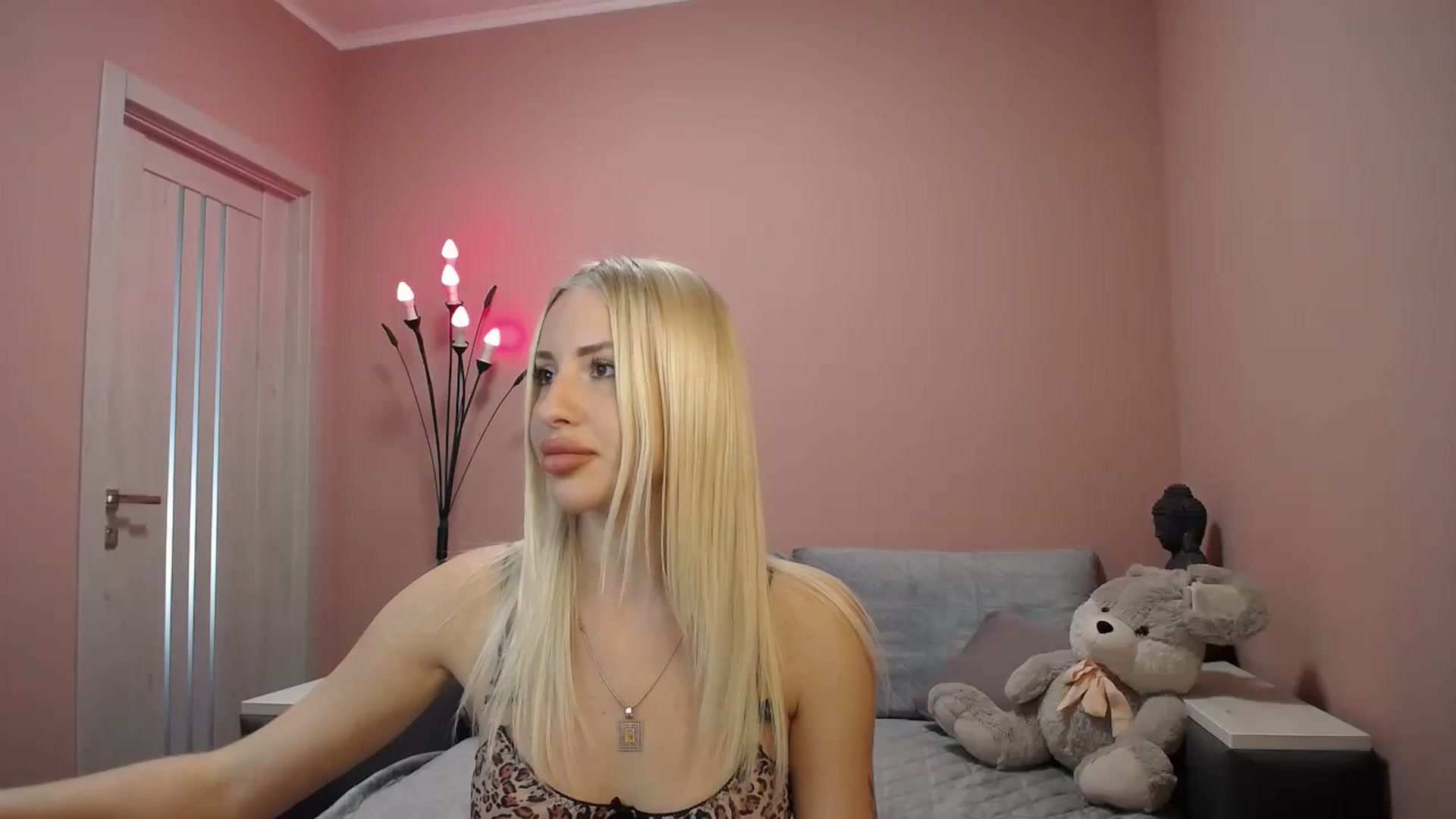 Gallery image thumbnail from KimKalash's myfreecams stream on, 10/06/2023, 10:15 image 9 of 20