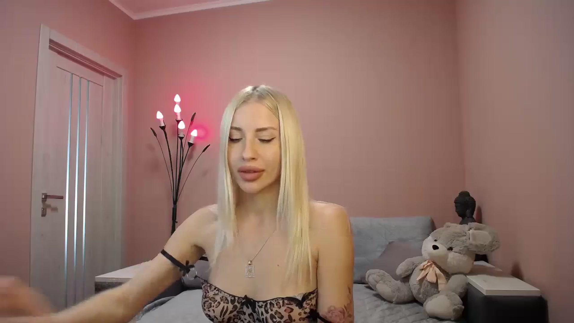 Gallery image thumbnail from KimKalash's myfreecams stream on, 10/06/2023, 10:39 image 5 of 20
