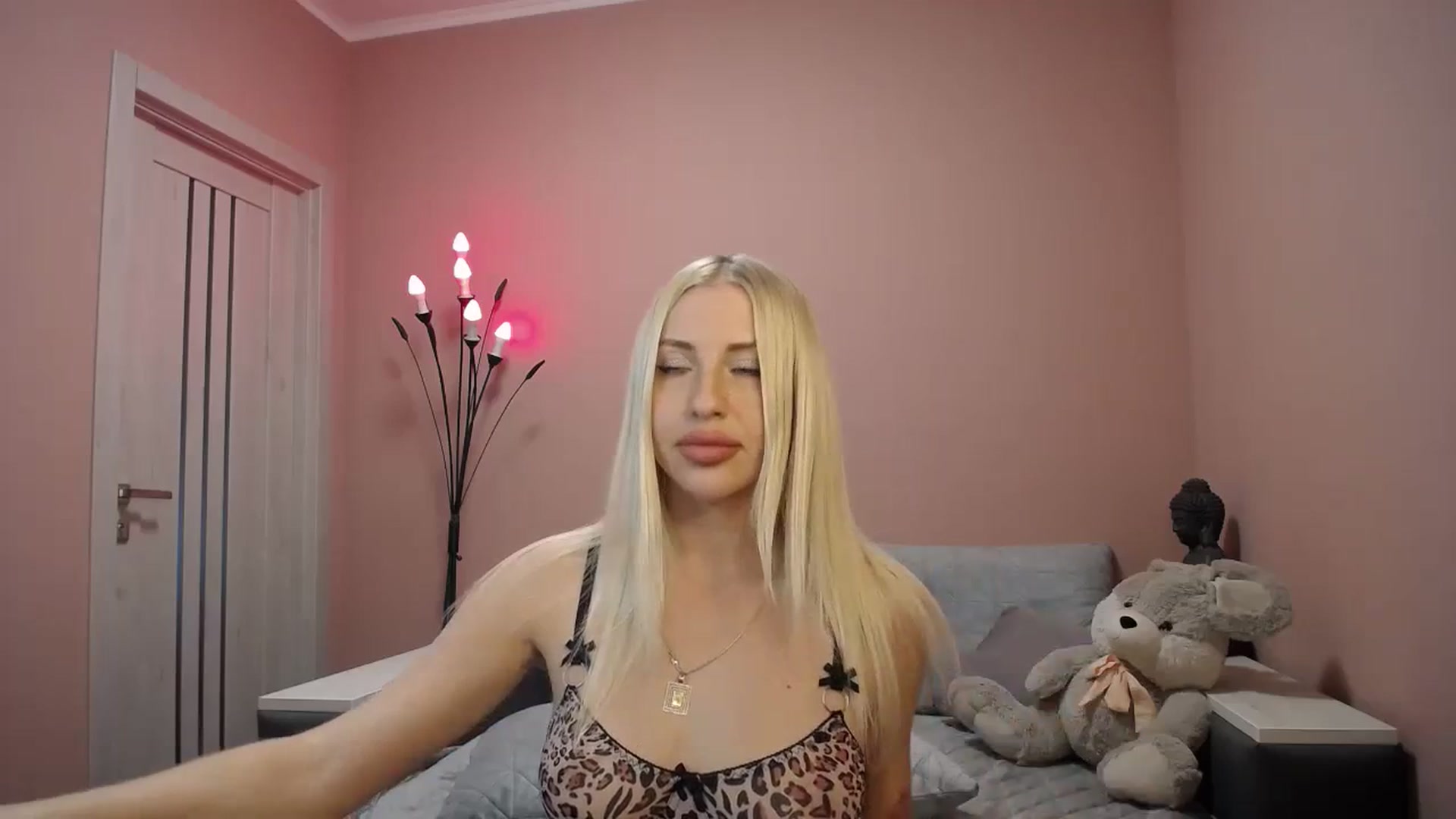 Gallery image thumbnail from KimKalash's myfreecams stream on, 10/06/2023, 12:24 image 3 of 20