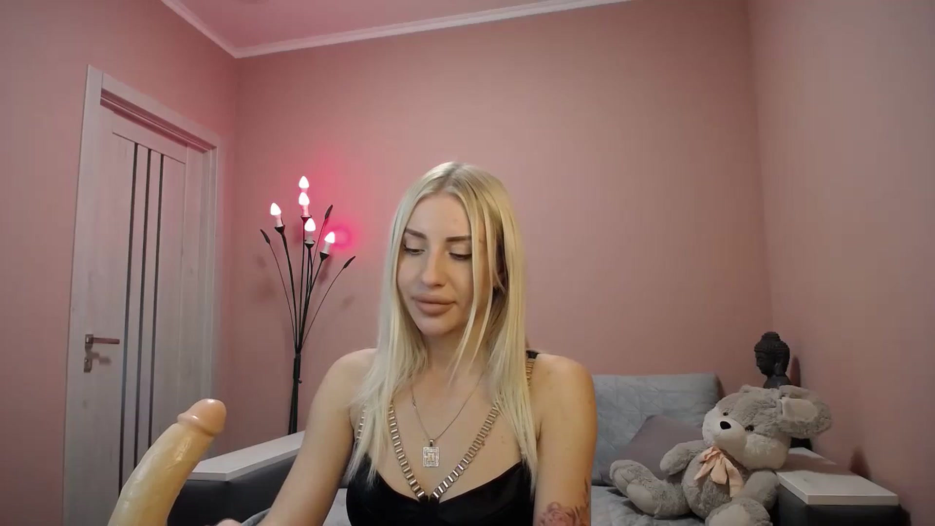 Gallery image thumbnail from KimKalash's myfreecams stream on, 10/08/2023, 08:42 image 6 of 20