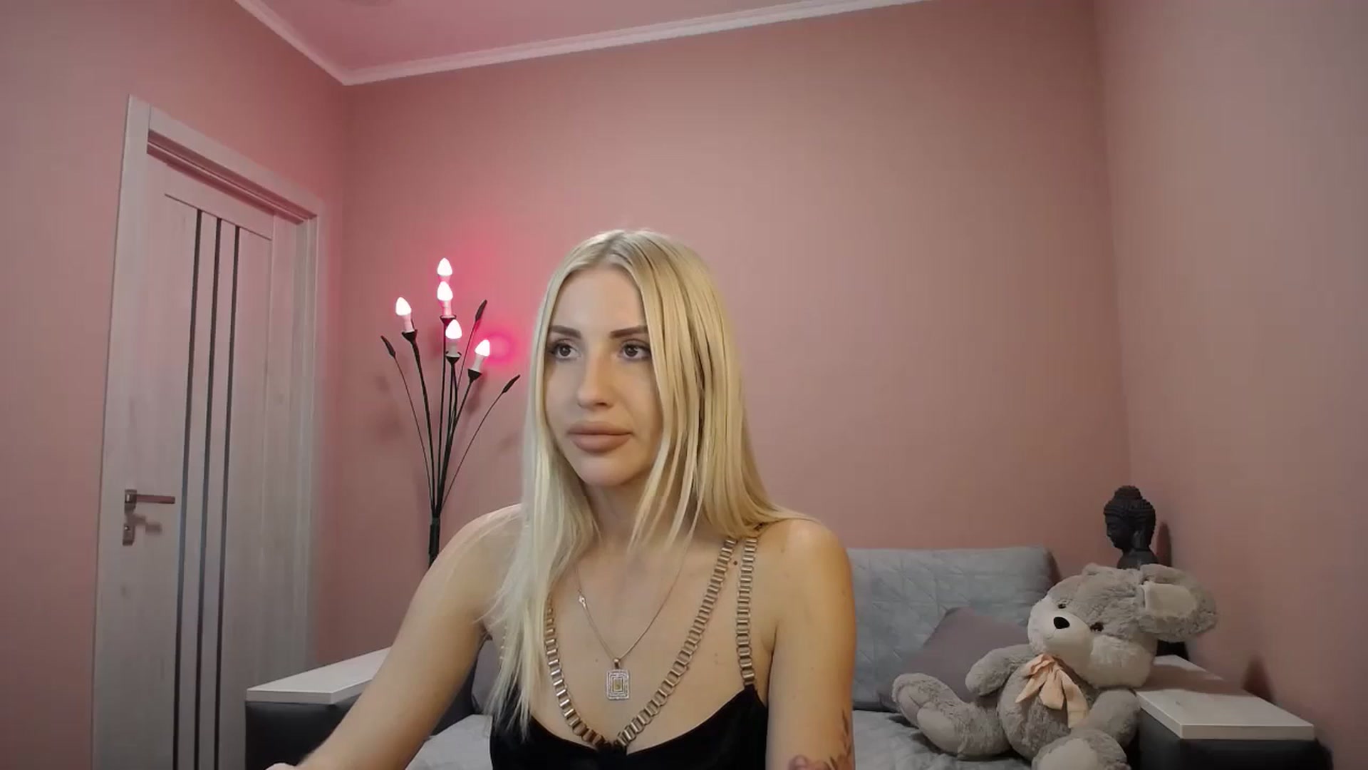 Gallery image thumbnail from KimKalash's myfreecams stream on, 10/08/2023, 08:42 image 3 of 20