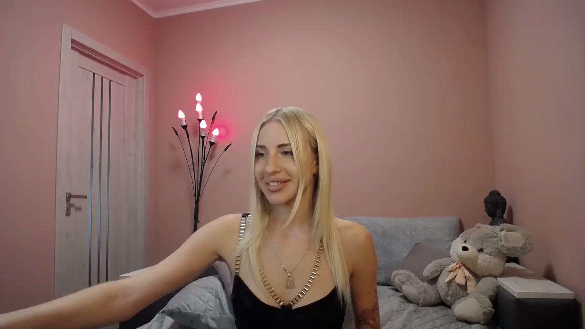 Gallery image thumbnail from KimKalash's myfreecams stream on, 10/08/2023, 09:20 image 16 of 20