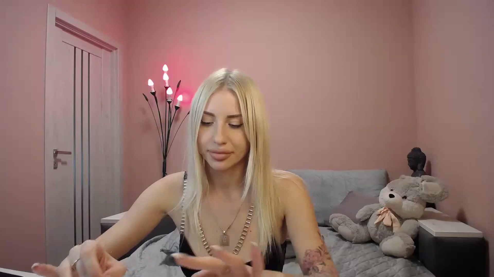 Gallery image thumbnail from KimKalash's myfreecams stream on, 10/08/2023, 10:24 image 8 of 20