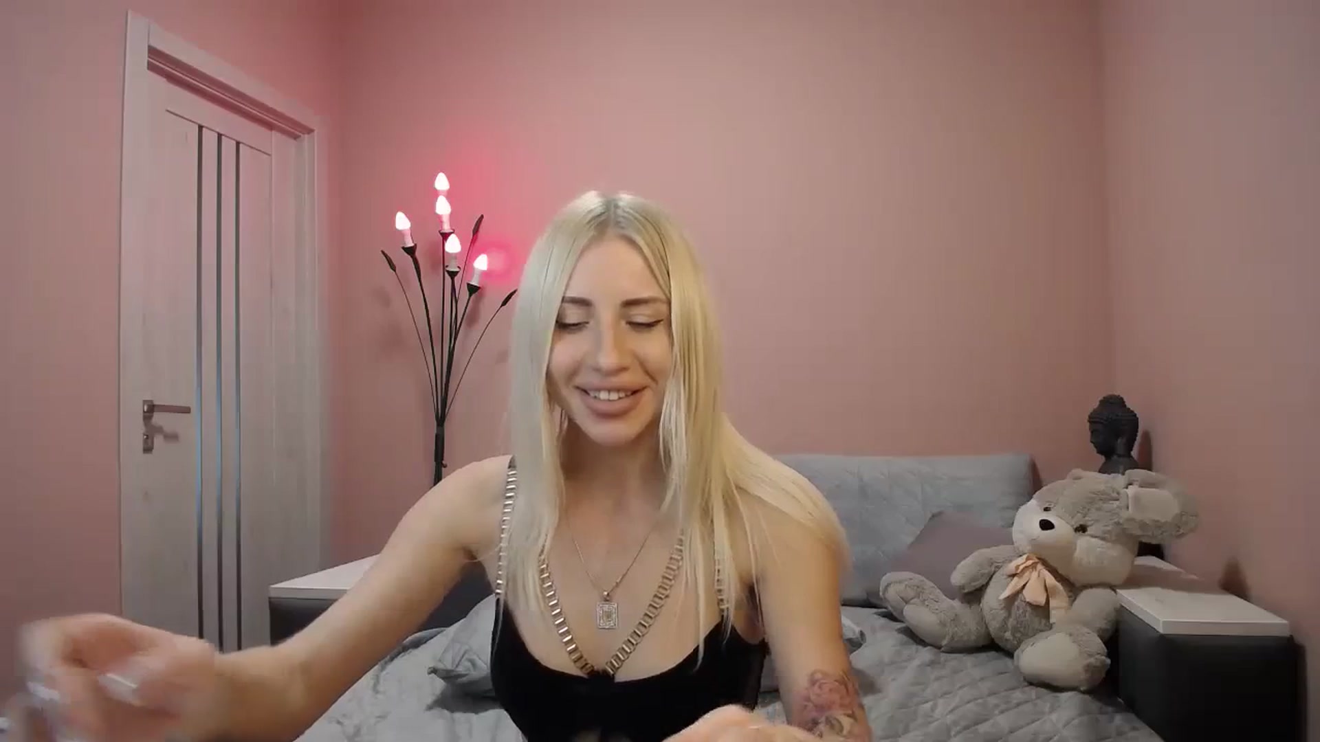 Gallery image thumbnail from KimKalash's myfreecams stream on, 10/08/2023, 10:24 image 5 of 20