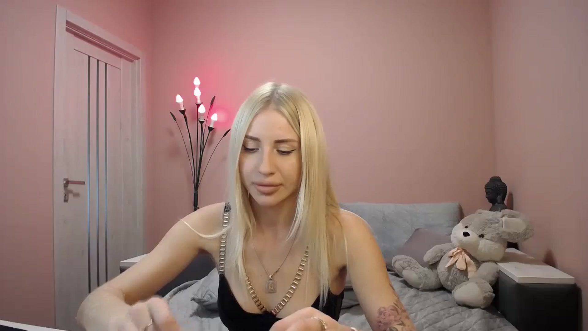 Gallery image thumbnail from KimKalash's myfreecams stream on, 10/08/2023, 10:24 image 4 of 20