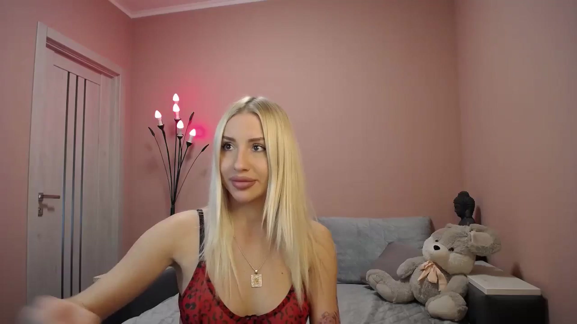 Gallery image thumbnail from KimKalash's myfreecams stream on, 10/10/2023, 08:44 image 9 of 20