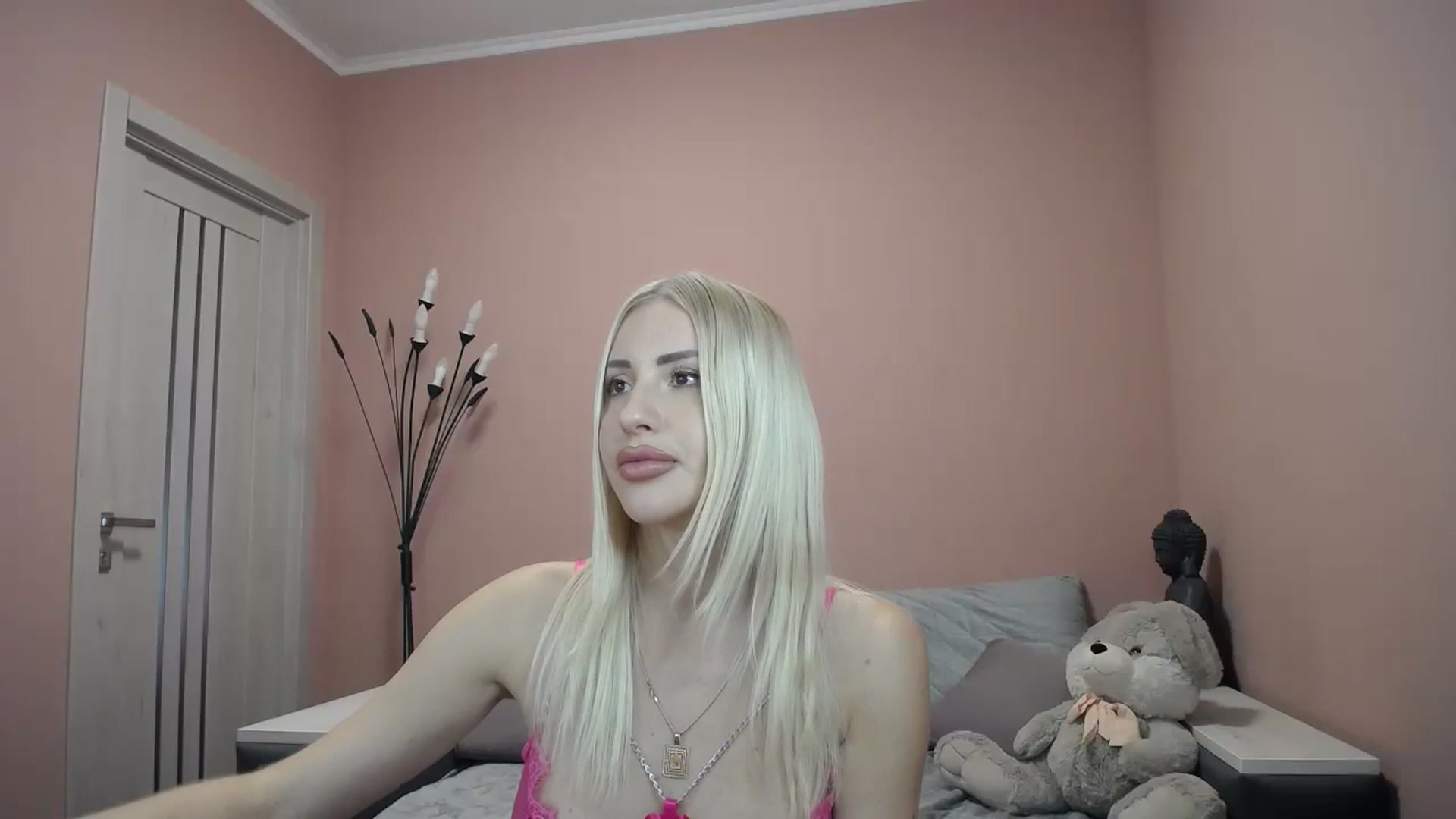 Gallery image thumbnail from KimKalash's myfreecams stream on, 10/16/2023, 08:17 image 5 of 20