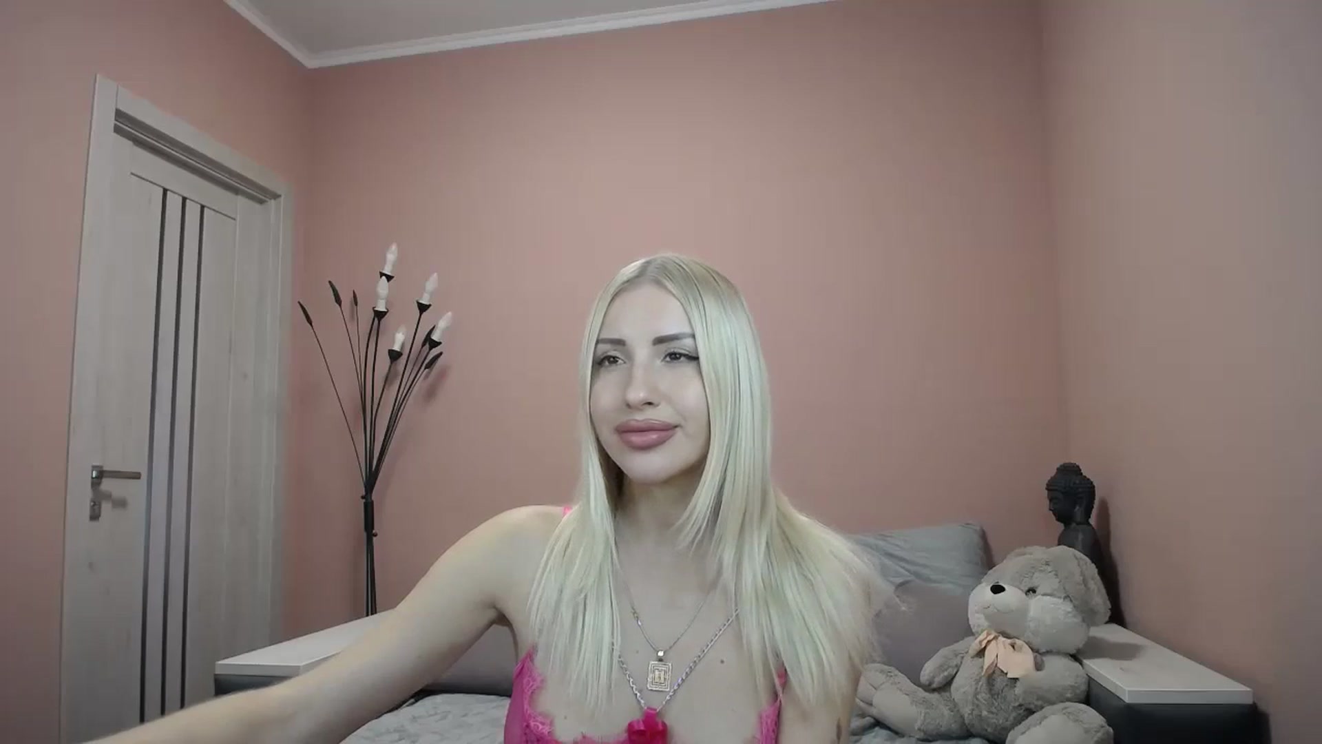 Gallery image thumbnail from KimKalash's myfreecams stream on, 10/16/2023, 08:17 image 13 of 20