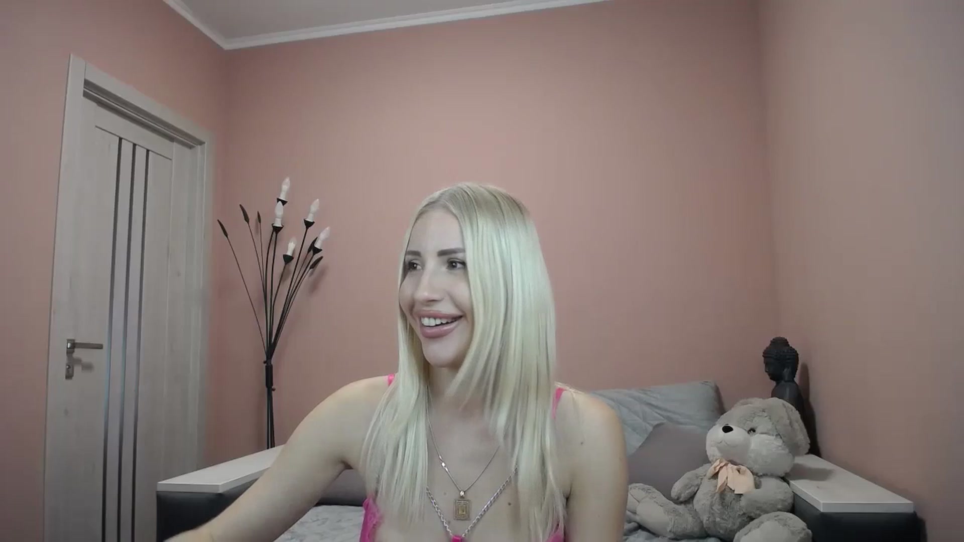 Gallery image thumbnail from KimKalash's myfreecams stream on, 10/16/2023, 08:17 image 7 of 20