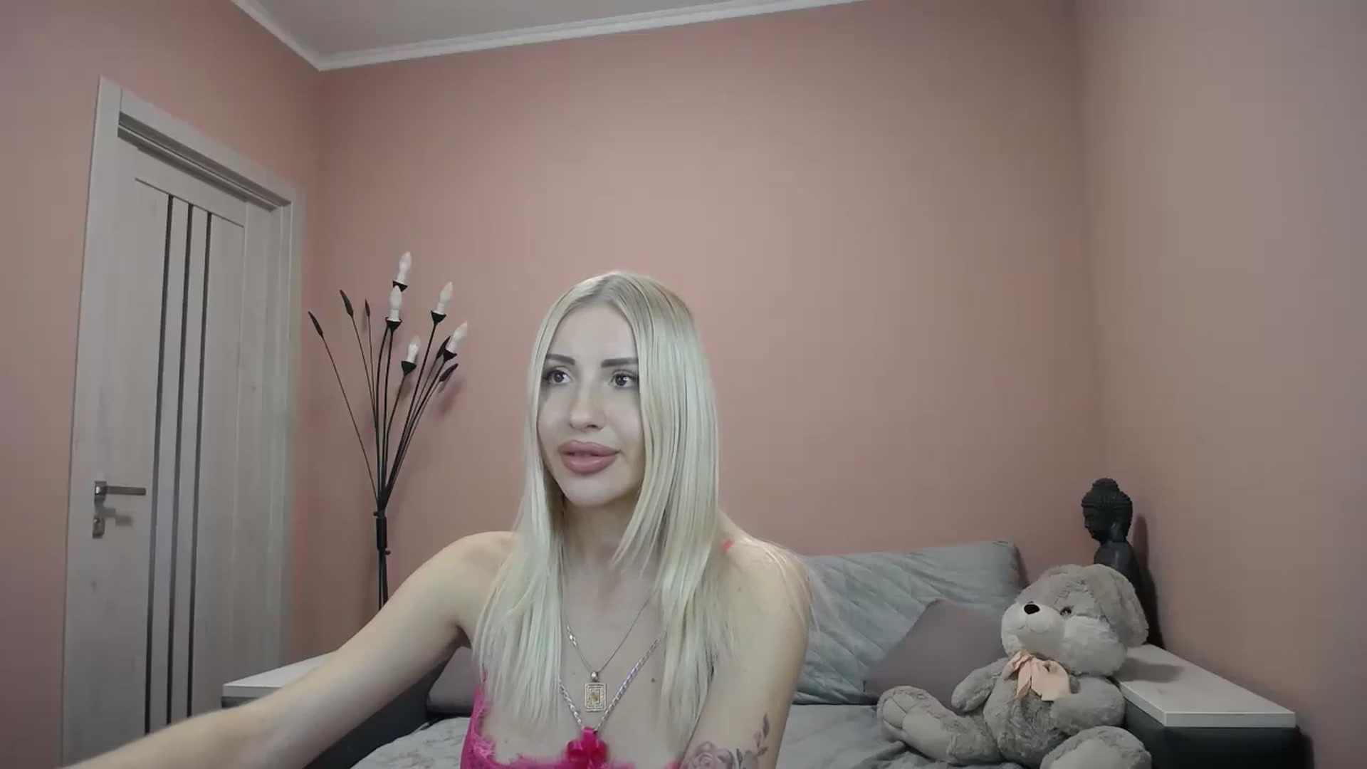 Gallery image thumbnail from KimKalash's myfreecams stream on, 10/16/2023, 08:17 image 9 of 20