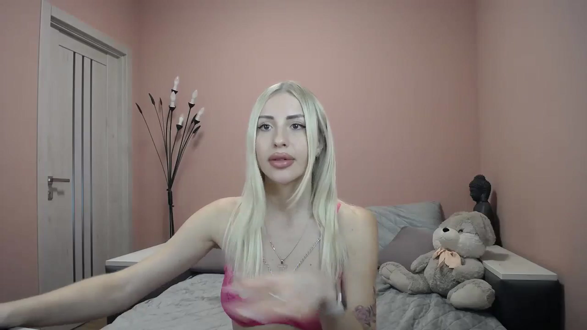Gallery image thumbnail from KimKalash's myfreecams stream on, 10/16/2023, 08:17 image 3 of 20