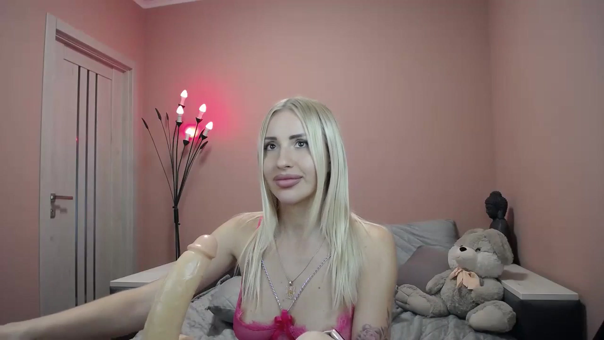 Gallery image thumbnail from KimKalash's myfreecams stream on, 10/16/2023, 12:03 image 7 of 20