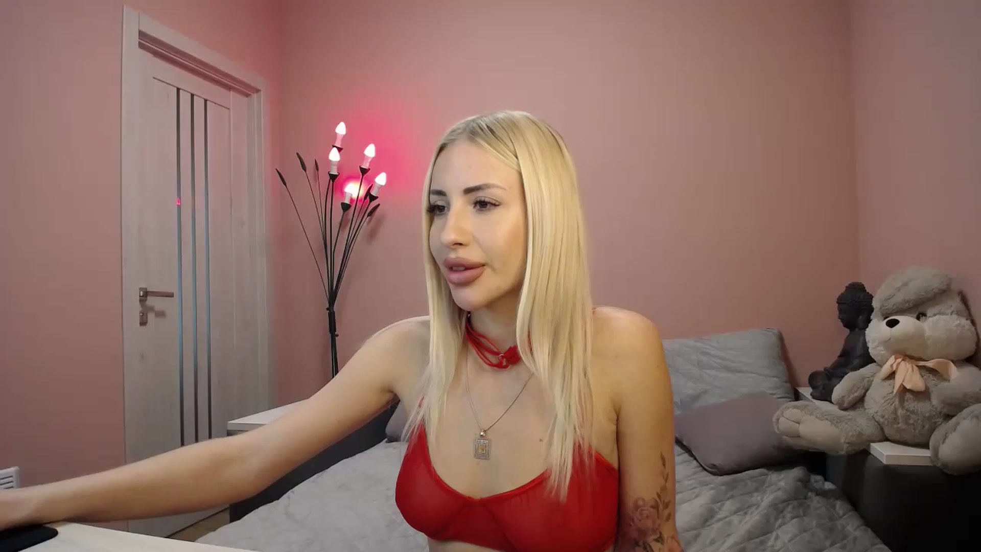 Gallery image thumbnail from KimKalash's myfreecams stream on, 10/22/2023, 09:10 image 12 of 20
