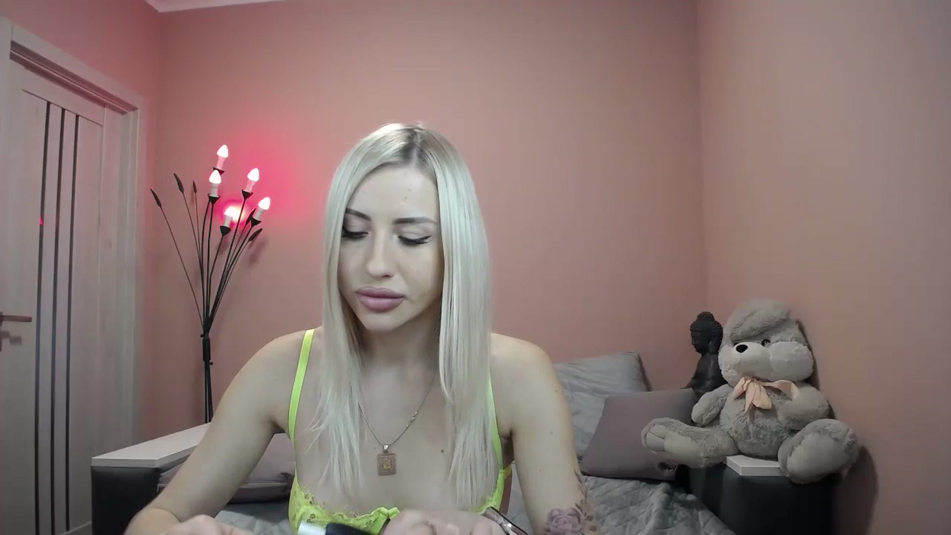 Gallery image thumbnail from KimKalash's myfreecams stream on, 10/29/2023, 10:32 image 15 of 20