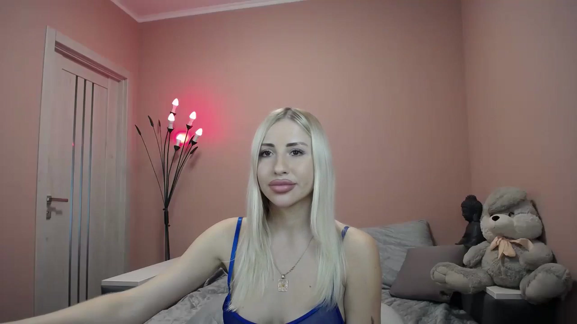Gallery image thumbnail from KimKalash's myfreecams stream on, 10/31/2023, 11:14 image 10 of 20