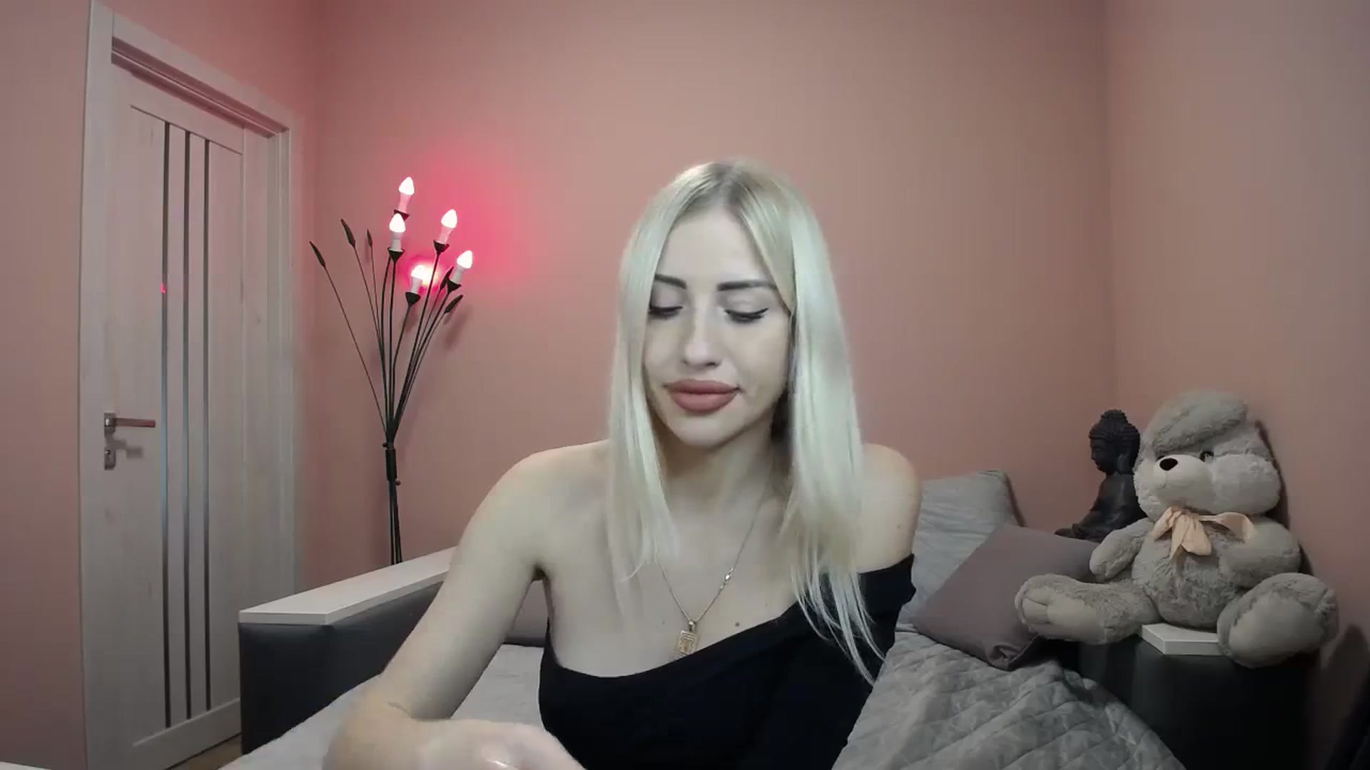 Gallery image thumbnail from KimKalash's myfreecams stream on, 11/04/2023, 09:27 image 5 of 20