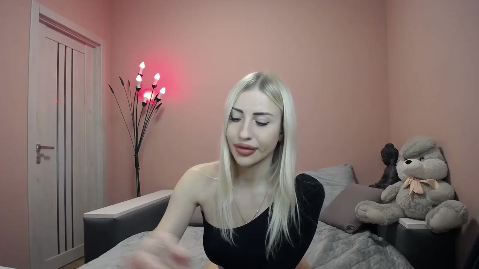 Gallery image thumbnail from KimKalash's myfreecams stream on, 11/04/2023, 09:27 image 2 of 20