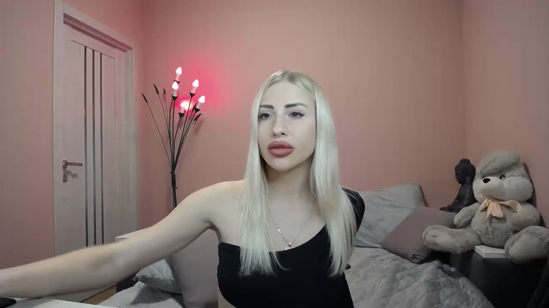 Gallery image thumbnail from KimKalash's myfreecams stream on, 11/04/2023, 11:45 image 1 of 20