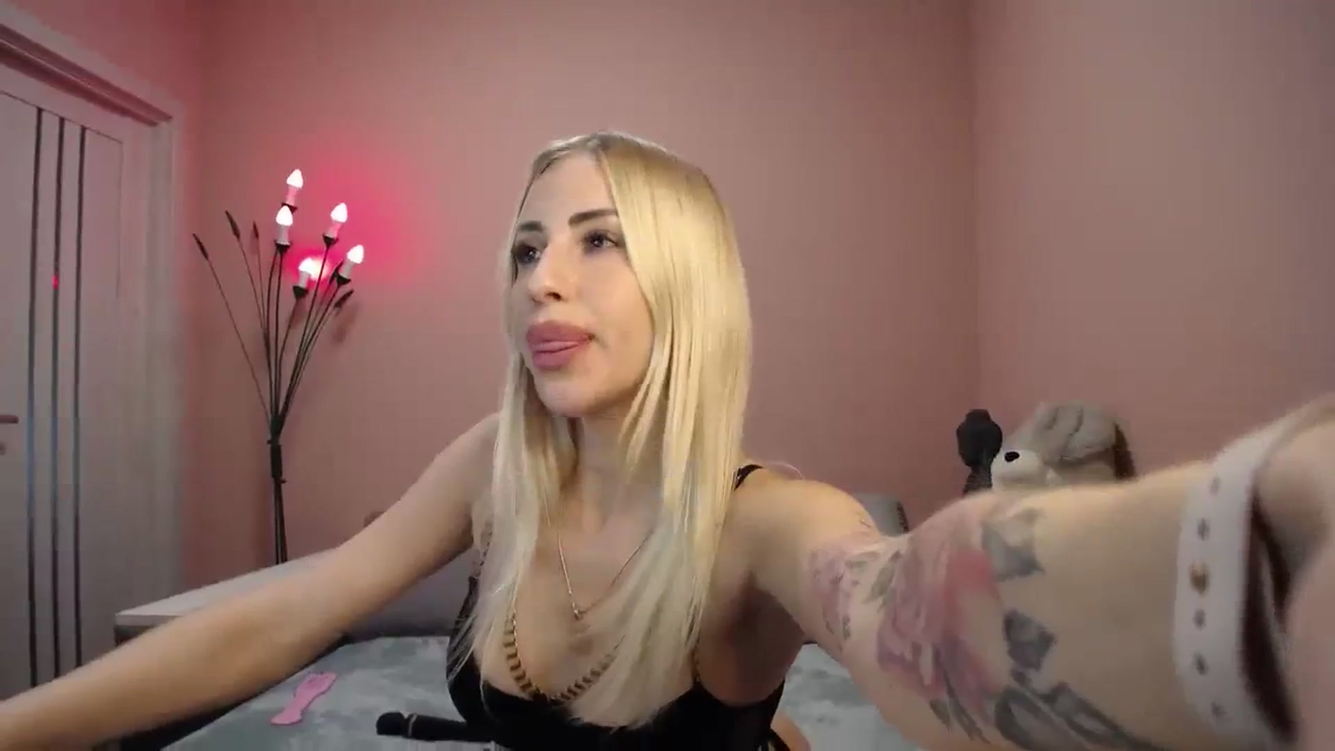 Gallery image thumbnail from KimKalash's myfreecams stream on, 11/13/2023, 09:34 image 17 of 20