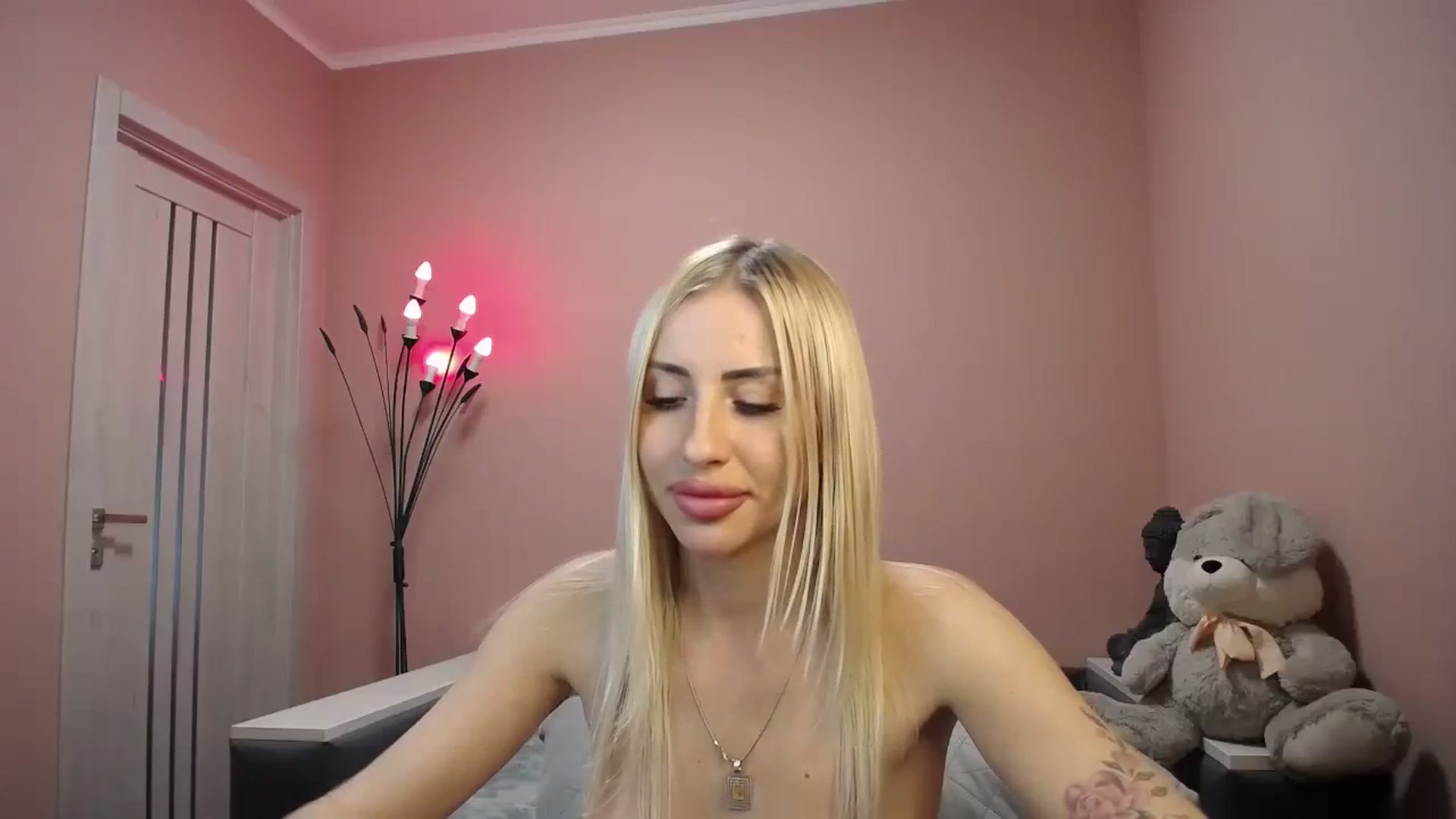 Gallery image thumbnail from KimKalash's myfreecams stream on, 11/14/2023, 12:23 image 5 of 20