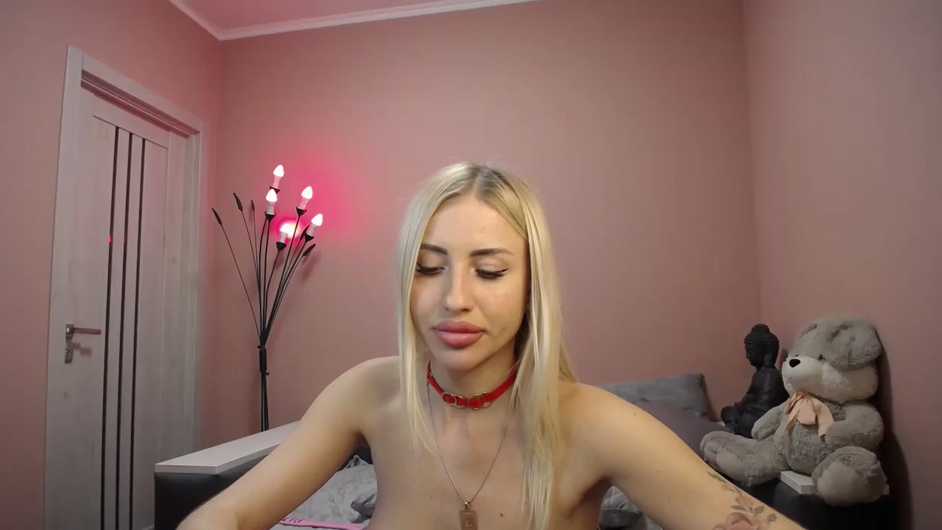 Gallery image thumbnail from KimKalash's myfreecams stream on, 11/15/2023, 14:34 image 12 of 20