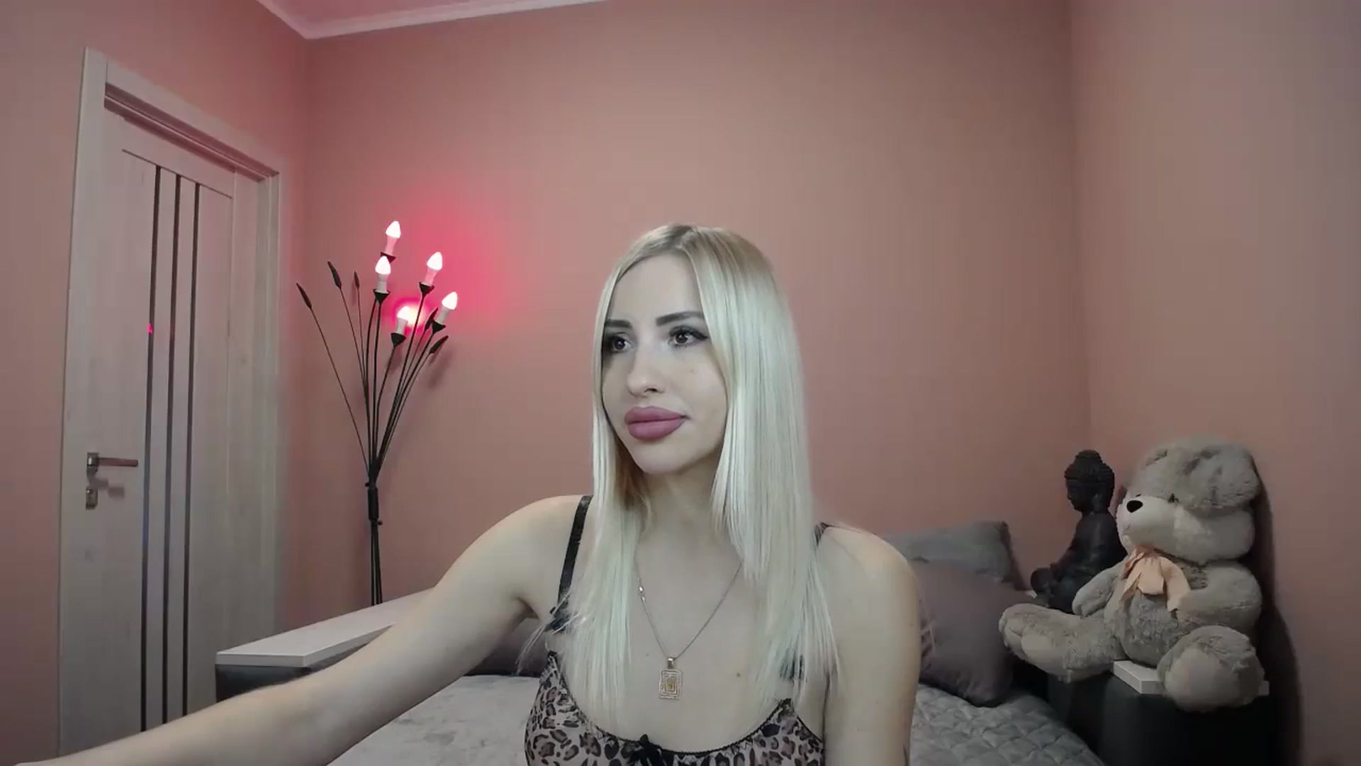 Gallery image thumbnail from KimKalash's myfreecams stream on, 11/17/2023, 09:21 image 3 of 20