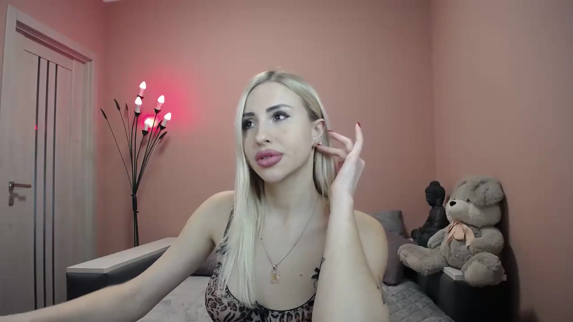 Gallery image thumbnail from KimKalash's myfreecams stream on, 11/17/2023, 09:21 image 17 of 20