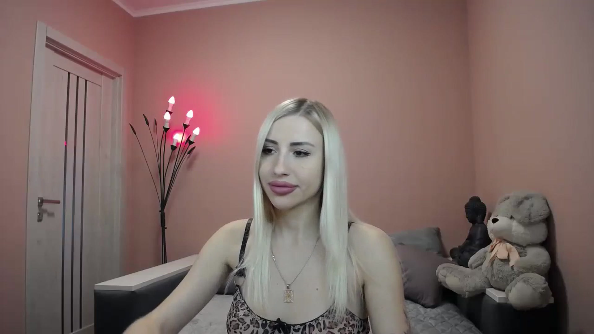 Gallery image thumbnail from KimKalash's myfreecams stream on, 11/17/2023, 09:21 image 2 of 20