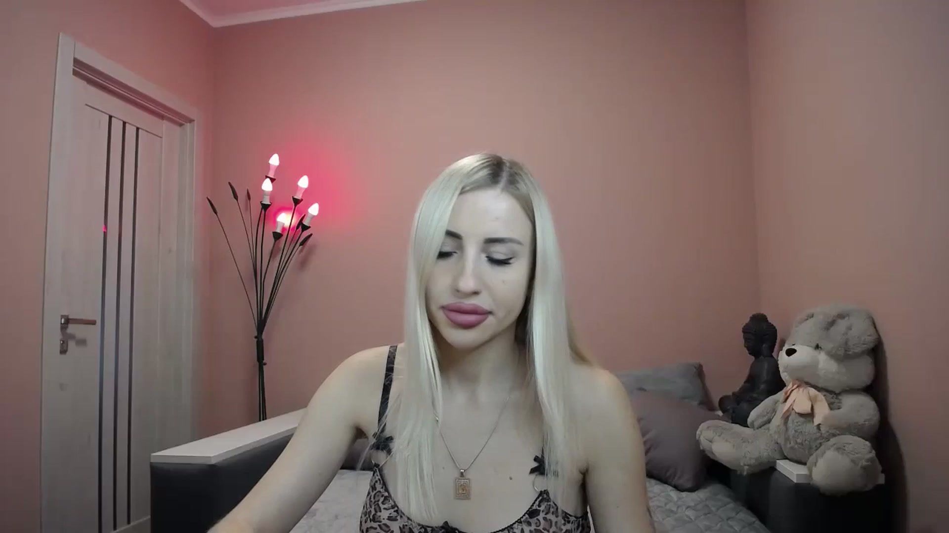 Gallery image thumbnail from KimKalash's myfreecams stream on, 11/17/2023, 09:21 image 1 of 20