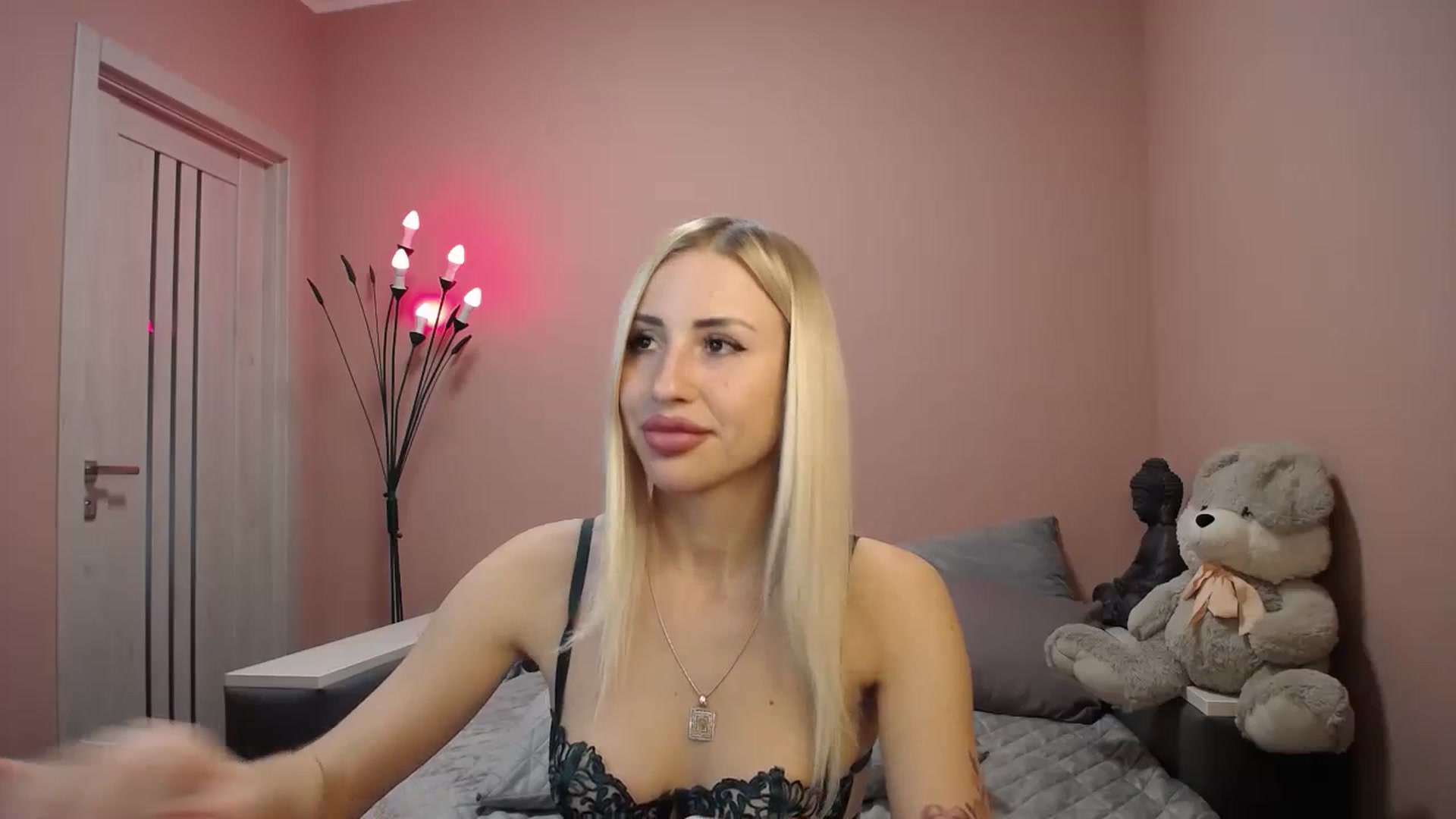 Gallery image thumbnail from KimKalash's myfreecams stream on, 11/21/2023, 10:27 image 17 of 20