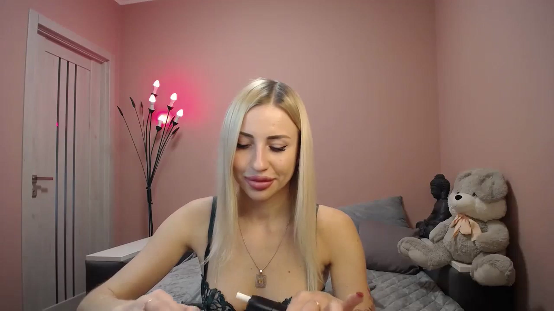 Gallery image thumbnail from KimKalash's myfreecams stream on, 11/21/2023, 10:27 image 20 of 20