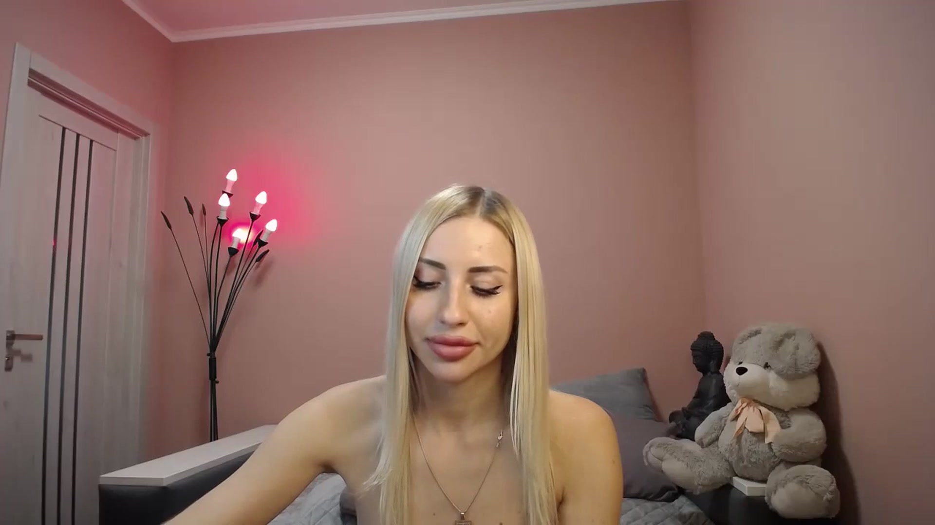 Gallery image thumbnail from KimKalash's myfreecams stream on, 11/21/2023, 12:08 image 18 of 20