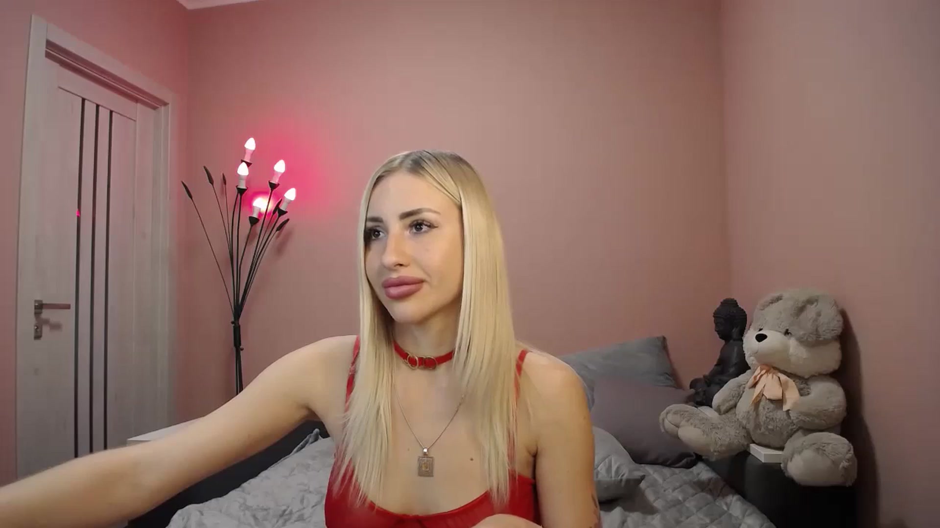 Gallery image thumbnail from KimKalash's myfreecams stream on, 11/22/2023, 11:34 image 4 of 20