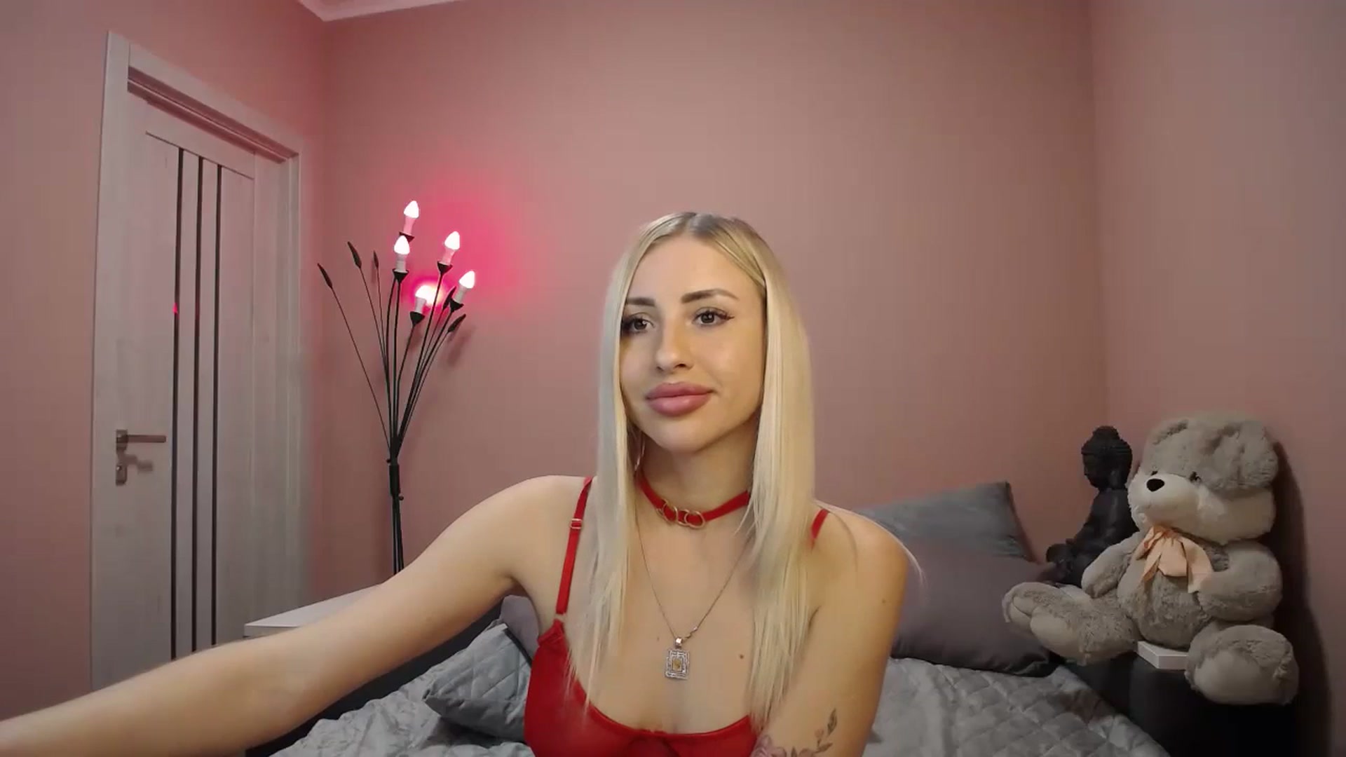 Gallery image thumbnail from KimKalash's myfreecams stream on, 11/22/2023, 12:08 image 14 of 20