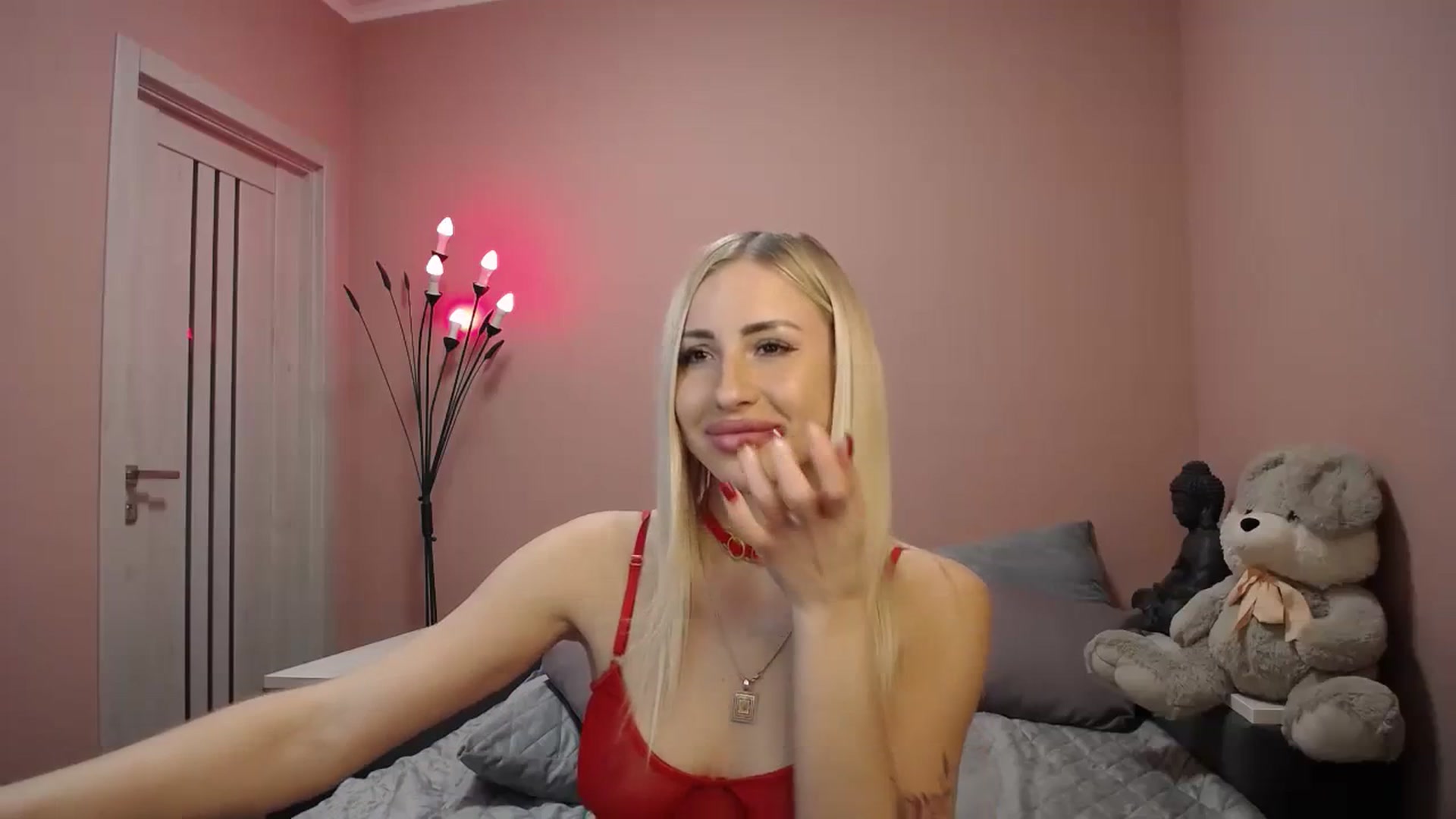 Gallery image thumbnail from KimKalash's myfreecams stream on, 11/22/2023, 12:08 image 16 of 20